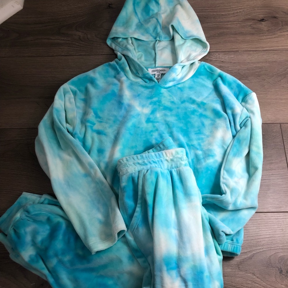 2/$30 - NEW | Cropped Cinched-Hem Velour Set
